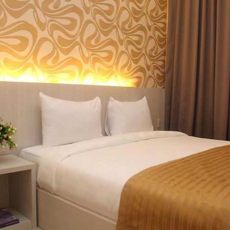 Lj Hotel Medan Bagian luar foto