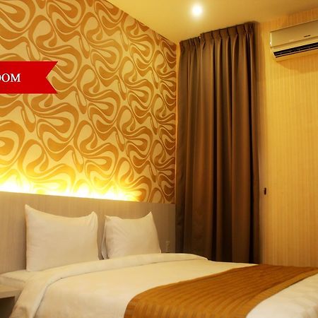Lj Hotel Medan Bagian luar foto