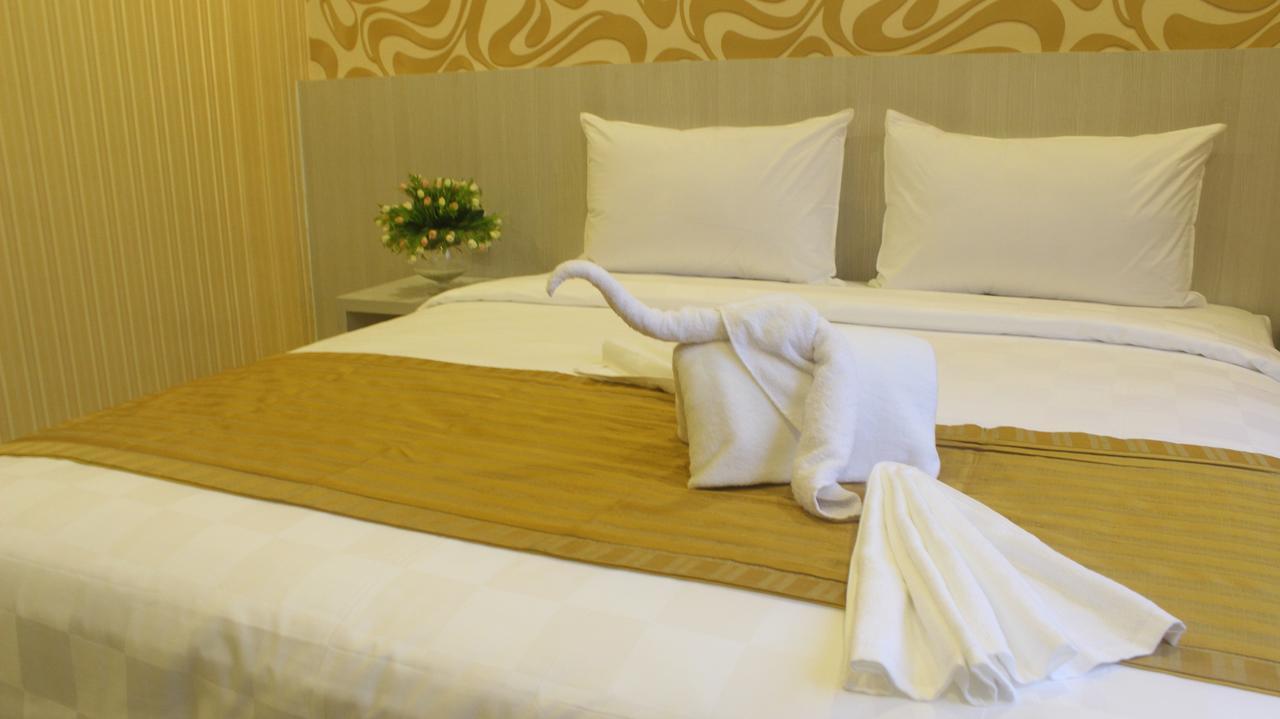 Lj Hotel Medan Bagian luar foto