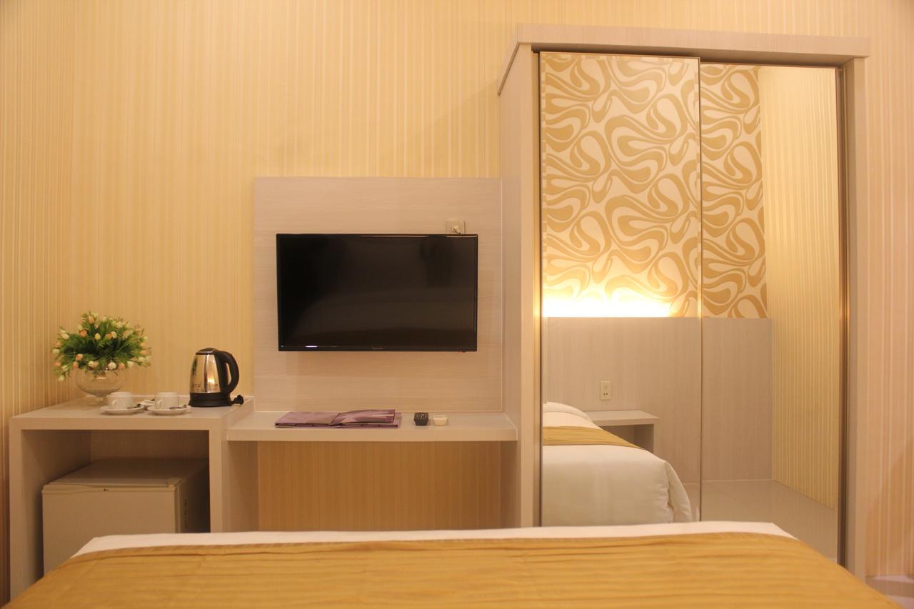 Lj Hotel Medan Bagian luar foto