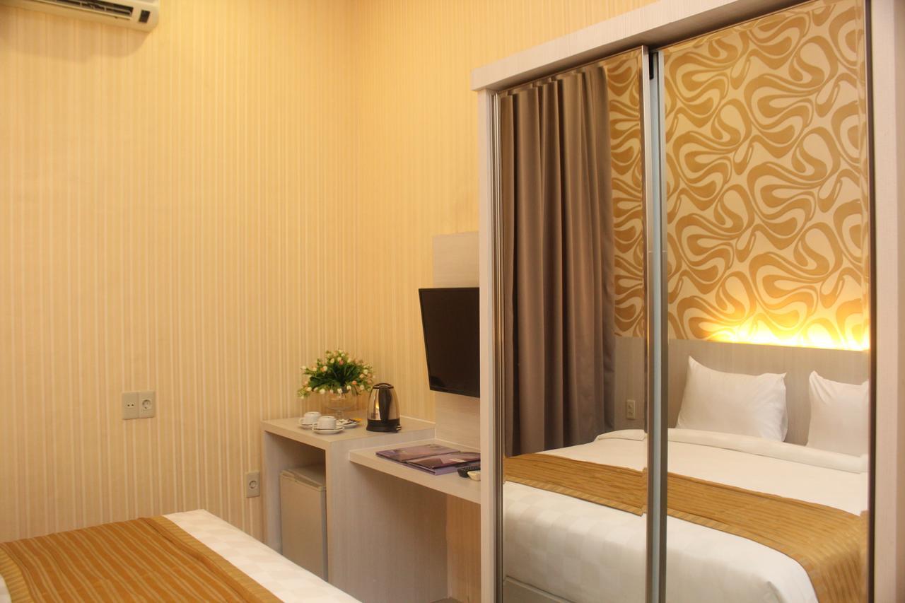 Lj Hotel Medan Bagian luar foto